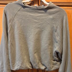 Free People Women's Bubble Hem Sweatshirt in Moss Green. Size: S